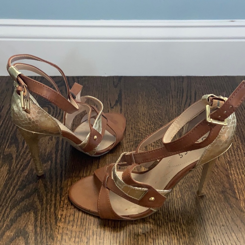 Brown/gold guess sandals